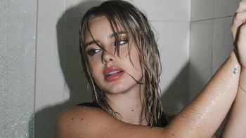 Las fotos más sensuales de Coti Romero mojada en la ducha