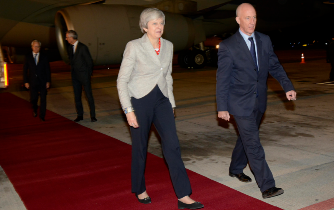 En un encuentro histórico, Macri se reúne con Theresa May en Costa Salguero