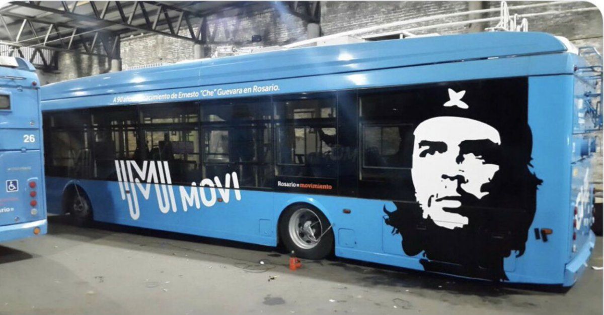 Polémica en Rosario por la imagen del “Che” Guevara en una línea de trolebuses