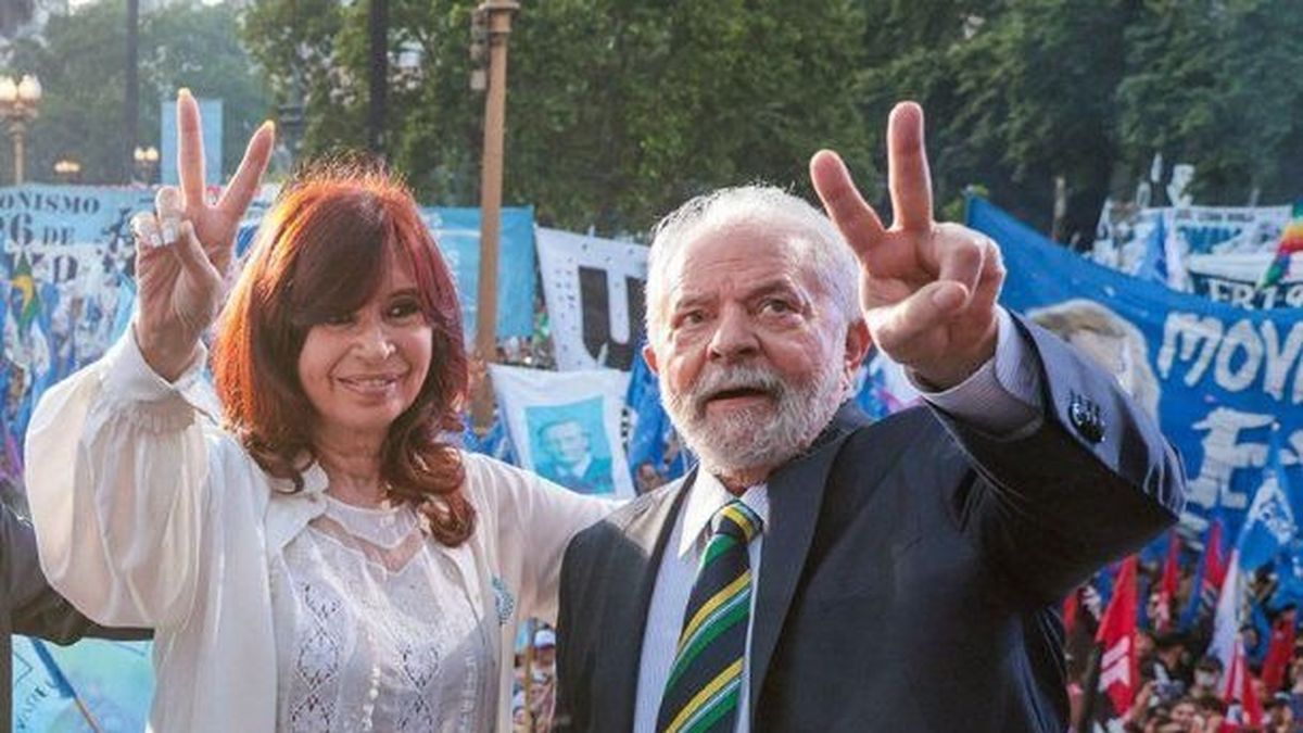 Lula da Silva viaja a la Argentina y quiere visitar a Cristina Kirchner en su prisión domiciliaria.