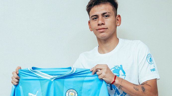 Manchester City presentó al Diablito Echeverri, ¿Con un guiño para River y palito para Boca?
