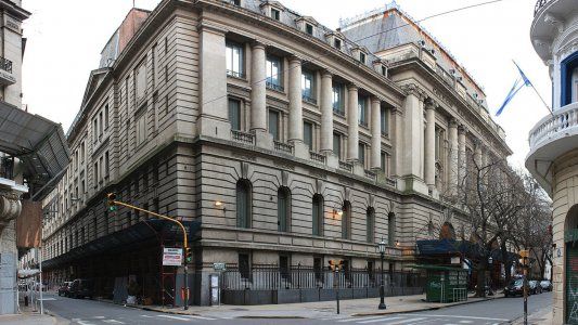 Alumnas del Nacional Buenos Aires denuncian a directivos y docentes por acoso sexual y violencia machista