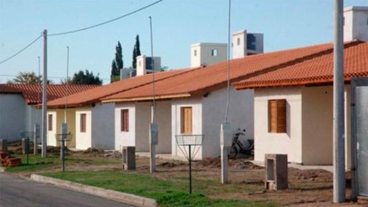 Cansado de los ruidos molestos, un hombre le arrojó un balde de agua hirviendo a su vecina