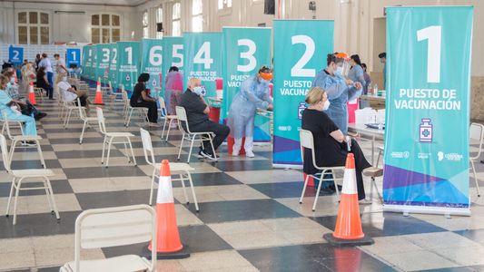 Ante el avance de la tercera ola de coronavirus, en Córdoba comenzarán a vacunar y testear en las farmacias