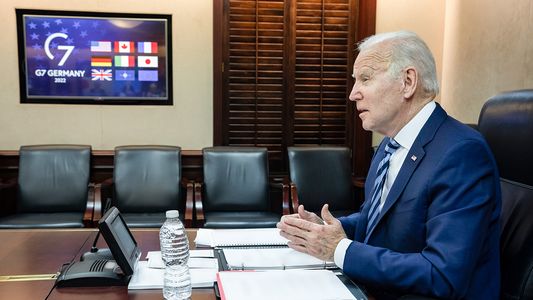 Biden anunció devastadores paquetes de sanciones y otras medidas económicas para que Rusia rinda cuentas