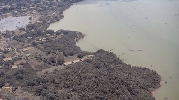 Cinco días después del tsunami en Tonga, despegaron los primeros aviones con ayuda humanitaria