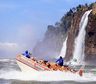 Volcó una lancha turística en un paseo por las Cataratas del Iguazú y buscan a una persona desaparecida