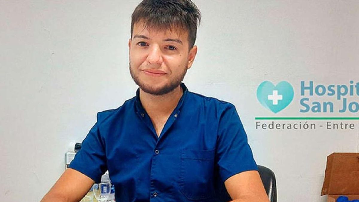 Joven de 26 años pasó de juntar latas para ayudar a su familia a convertirse en médico