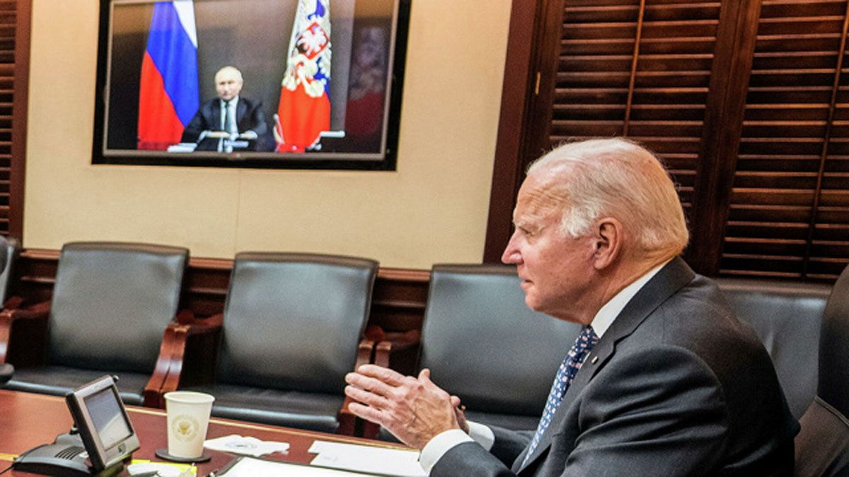 Joe Biden habló dos horas por videoconferencia con Vladimir Putin por la crisis en Ucrania (Foto: AP)
