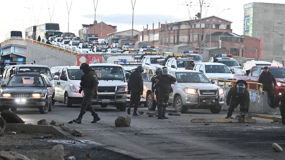 Bolivia enfrenta un mes de bloqueos a la capital del país. (Foto: Reuters)