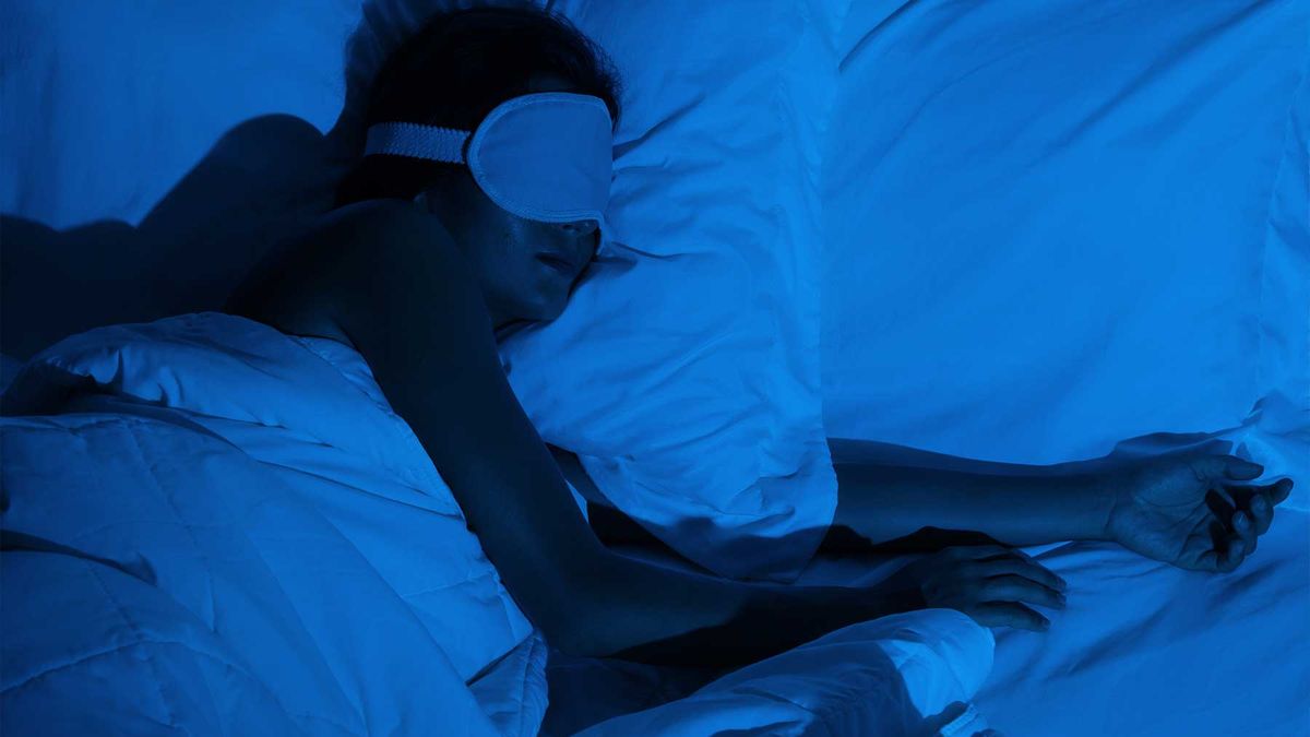 Dormir en completa oscuridad favorece la producción de melatonina