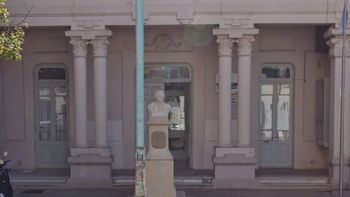 Alerta en una escuela de Santa Fe: un alumno llevó un arma al aula y activaron el protocolo