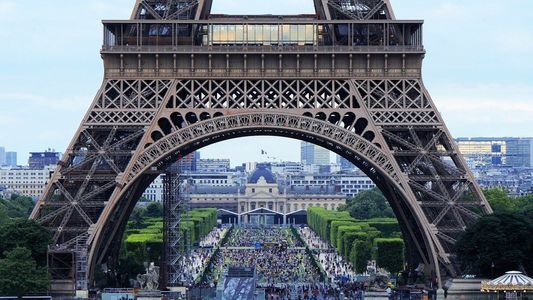 Variante ómicron: Francia prohibió los festejos de Año Nuevo y exhortó a vacunarse