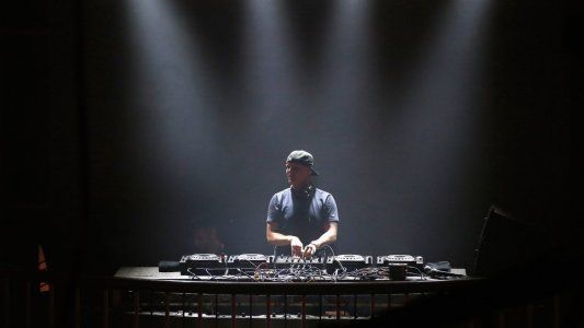 Murió Avicii: las canciones que seguro conocías pero no sabías que eran de él