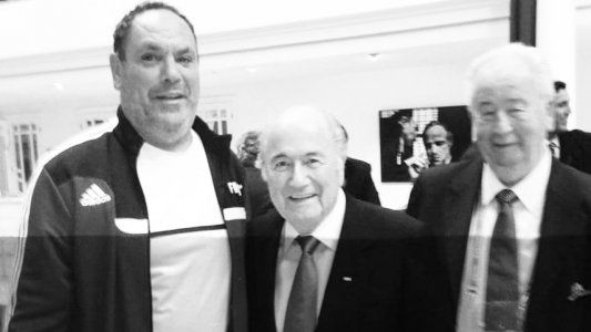 El argentino inventor del spray en el fútbol denuncia: El Comité de Ética es cómplice de la FIFA