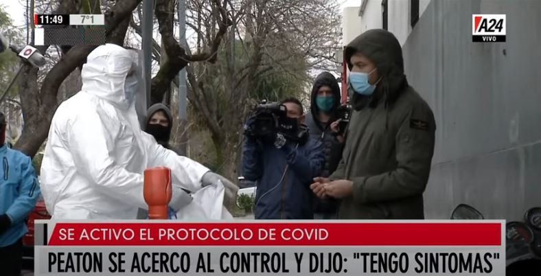 Así fue un protocolo de un móvil COVID-19 por un peatón con síntomas