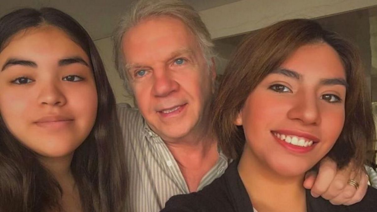 Alberto Ferriols junto a sus hijas Noelia y Bettina.&nbsp;