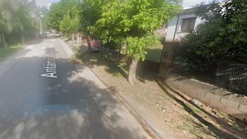 n niño de apenas cuatro años perdió la vida luego de que se desatara un incendio dentro de un auto abandonado en el barrio San Jorge. (Foto: Google Maps)