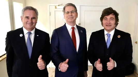 Javier Milei se reunió con el secretario del Tesoro de EE.UU. en la cumbre Escudo de las Américas