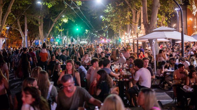 Mendoza restringe la circulación durante la madrugada por la segunda ola de contagios