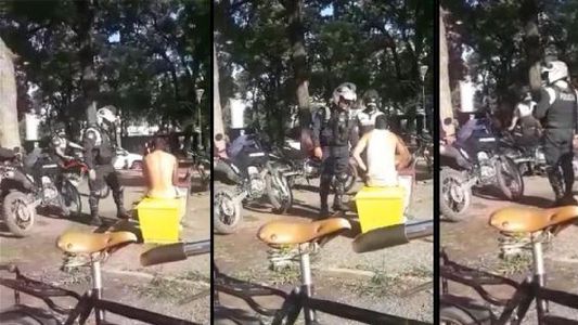 Polémica en Tucumán: un grupo de policías obligó a un joven a ponerse la remera en un parque y se hizo viral