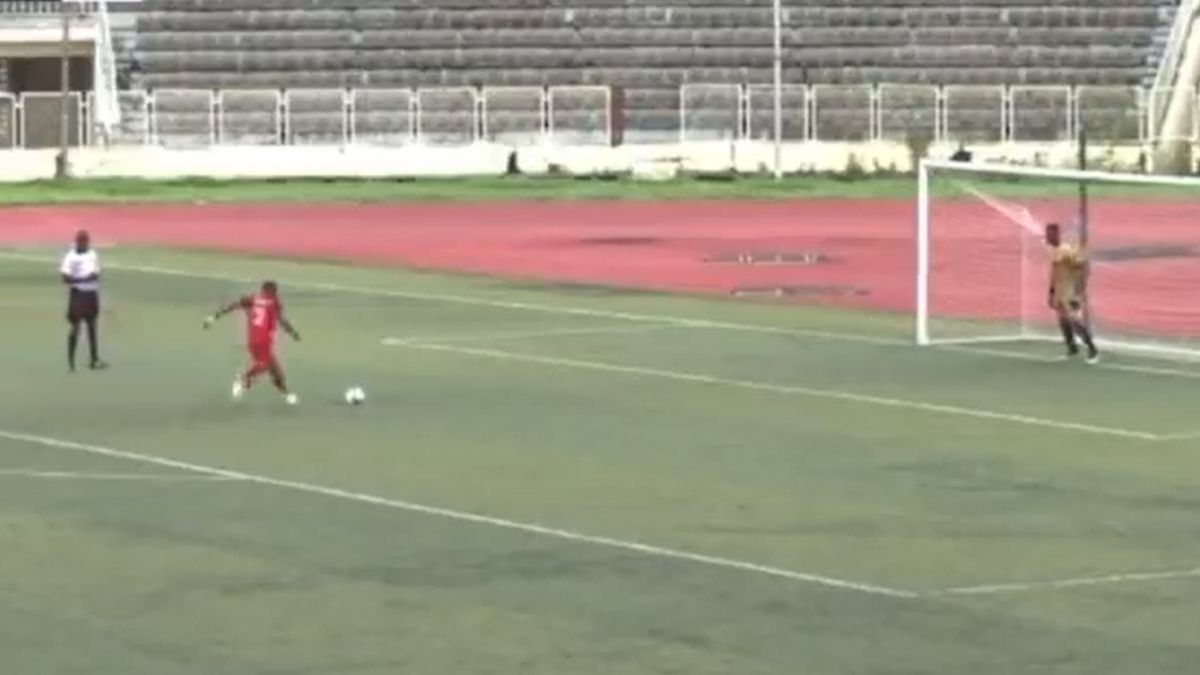 Increíble el penal que se pateó en Nigeria.