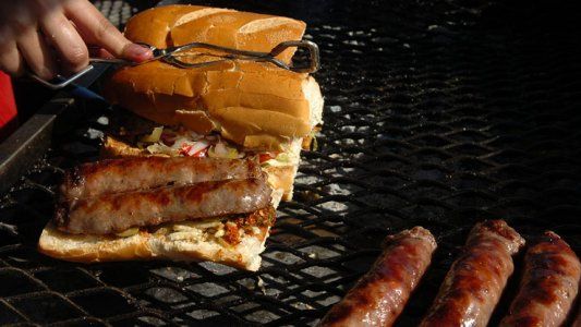 No hay más chori de cancha: le revocaron los permisos a los puestos de comida en los estadios de fútbol