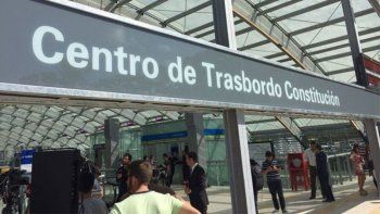 Con un sistema infrarrojo, desde hoy se les toma la temperatura a todos los pasajeros que circulen por Constitución