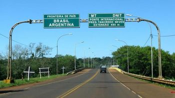 Los argentinos que crucen a Foz de Iguazú deberán tener el esquema completo de vacunación y por lo menos 14 días desde la segunda dosis. Los argentinos que crucen a Foz de Iguazú deberán tener el esquema completo de vacunación y por lo menos 14 días desde la segunda dosis.