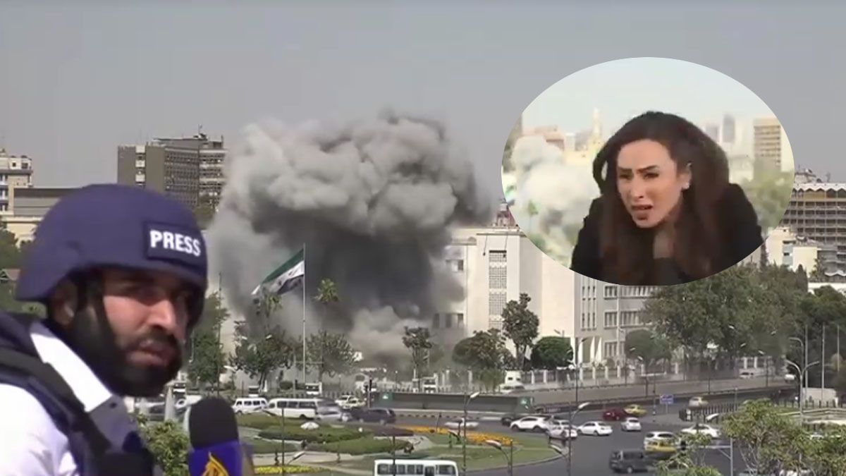Un periodista transmitía en vivo en el momento en que los misiles cayeron sobre la casa de Gobierno de Siria. (Foto: A24.com)