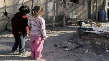 Una familia necesitó $72.365 en octubre para no caer en la pobreza, según el Indec