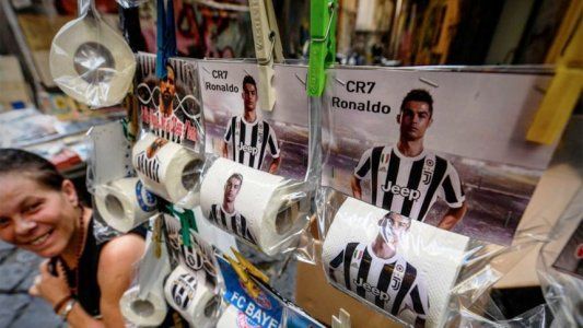 Hostilidad para Cristiano: en Napoli venden papel higiénico con la cara de CR7