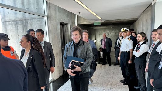 Con la Ley ómnibus desguazada por la oposición, Milei apuesta a las privatizaciones para financiar las reformas