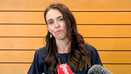 Nueva Zelanda: Jacinda Ardern, la líder que solo cosechó elogios durante la pandemia, anunció su renuncia
