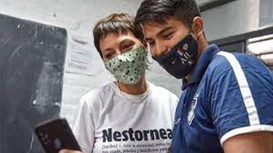 Nestornear: Mayra Mendoza causó revuelo por su remera con la inscripción sobre Néstor Kirchner