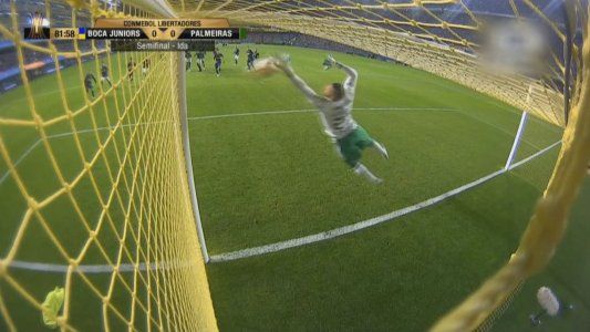 El tiro libre de Olaza con el que se lució Weverton