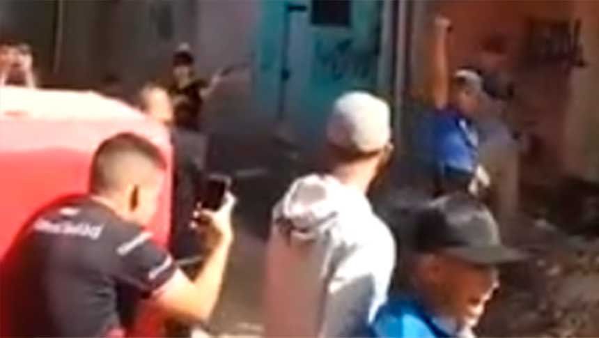 Detuvieron a uno de los hombres que dispararon al aire en el velatorio de un delincuente de 16 años en la villa Zavaleta