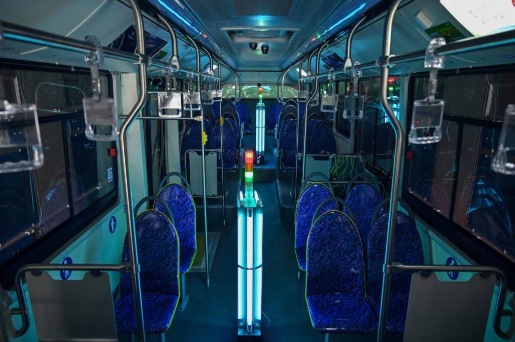China: desinfectan colectivos en cinco minutos con rayos ultravioleta
