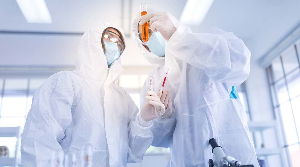 La batalla del in vitro: qué procedimientos y medicamentos se prueban para derrotar al coronavirus