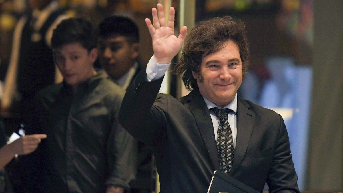 Javier Milei inicia su viaje para llegar a Antártida y Adorni realiza conferencia de prensa en Casa Rosada. (Foto: Télam)
