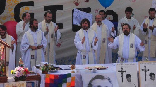 Los curas villeros advirtieron al Gobierno: Los planes sociales son necesarios pero lo fundamental es recuperar el empleo