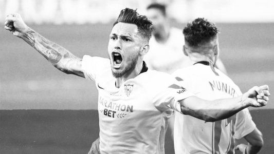 Con un gol y una gran actuación de Ocampos, Sevilla le ganó el clásico a Betis en el regreso de la Liga de España