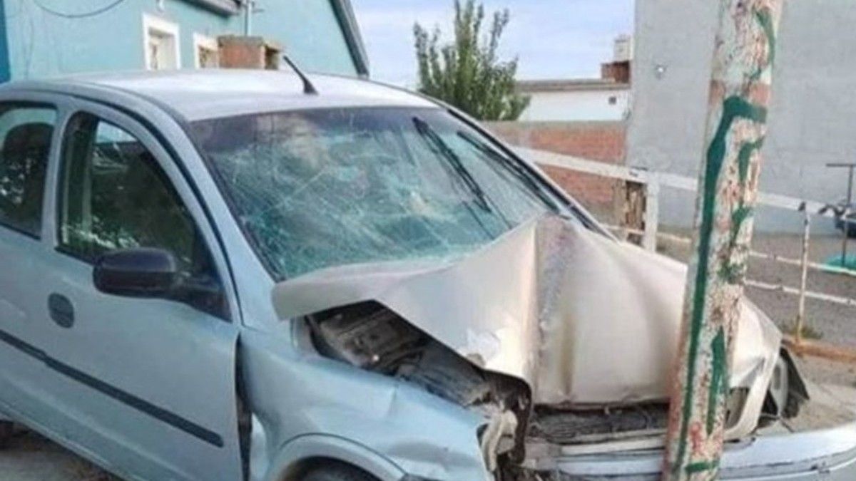 Persiguió a su exnovia a la salida del boliche y la atropelló. Así quedó el vehículo.&nbsp;