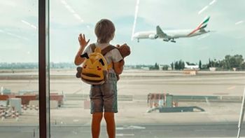 Abandonaron a su hijo de 10 años en el aeropuerto y se fueron de vacaciones