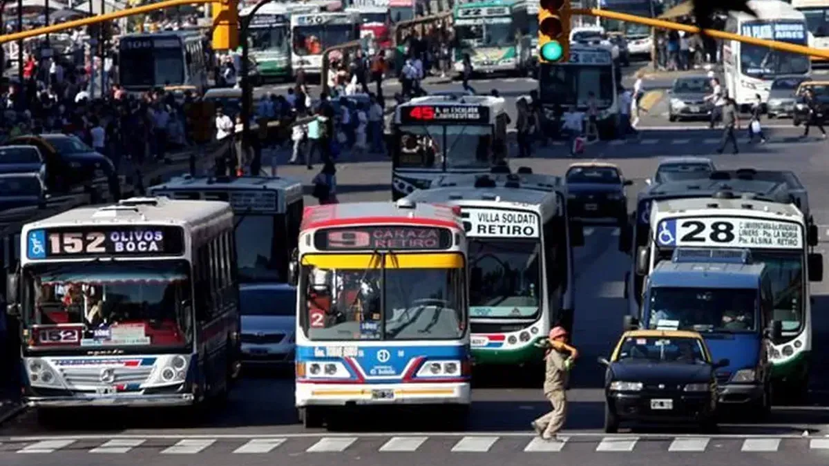 Comenzó el paro nacional de colectivos de la UTA en servicios de corta y media distancia