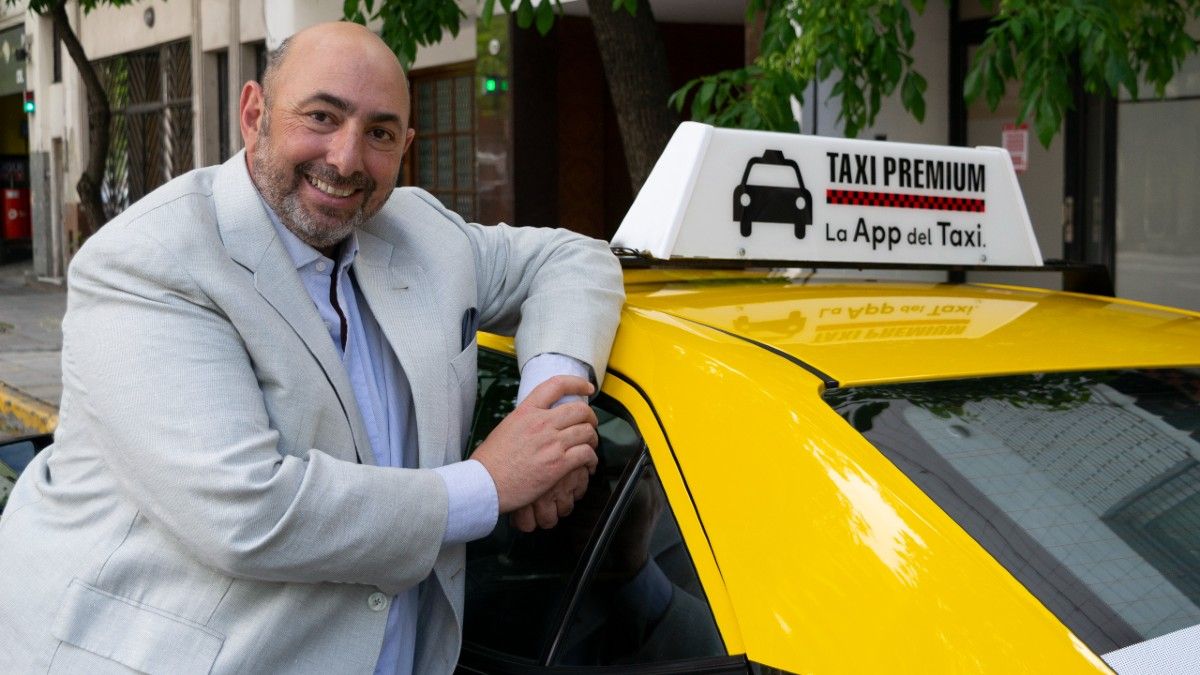 Martín Gluksmann tiene 54 años y se declara un muy buen asador. Además de liderar Taxi Premium tiene un emprendimiento de aceite de oliva.
