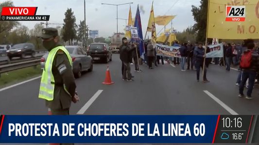 Choferes de la línea 60 cortan la Autopista Panamericana en protesta por despidos