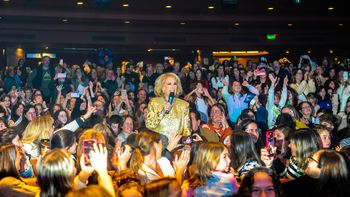 mirtha legrand fue a ver matilda, el musical con laurita fernandez: que maravilla