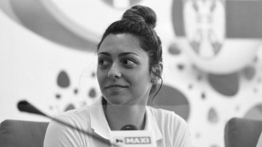 Trágico: a los 30 años, murió la campeona europea de tiro luego de un parto con complicaciones y no llegó a conocer a su hijo