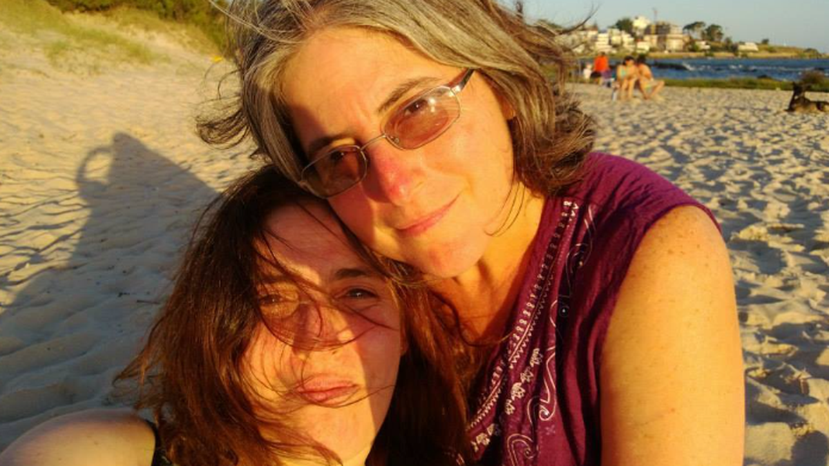 Claudia con su hermana Marisa. Claudia murió de un cáncer de ovario